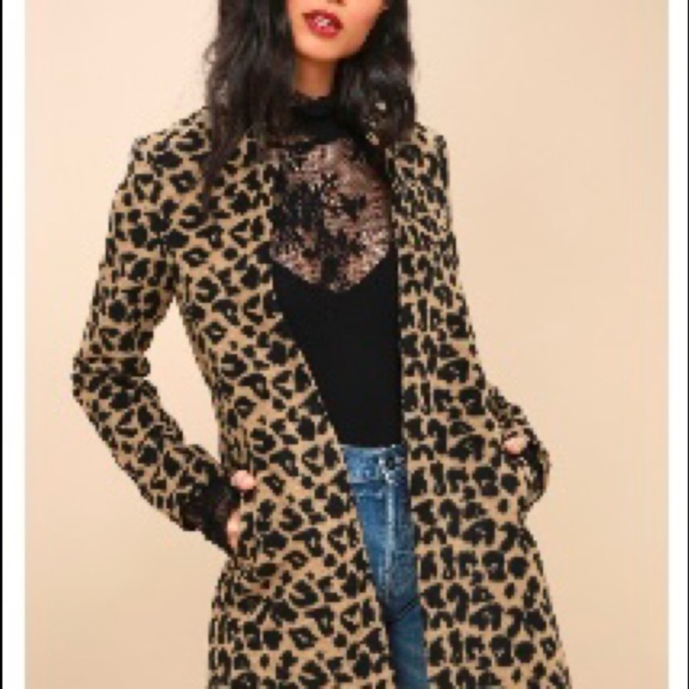 NWOT lulus Coat.